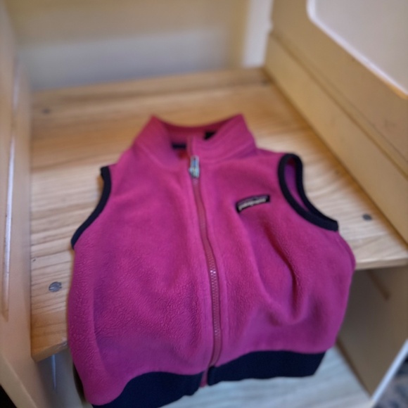 Patagonia Pink Fleece Vest for Kids - Picture 2 of 9